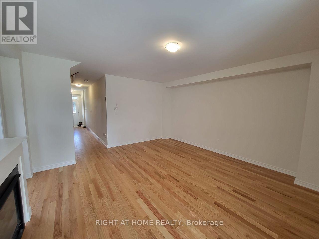111 Bayardo Drive, Oshawa, Ontario  L1L 0V2 - Photo 4 - E13428336