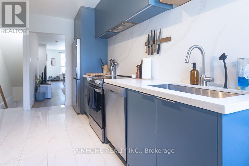 6 Macklem Avenue, Toronto, Ontario  M6J 3M2 - Photo 10 - C13544960