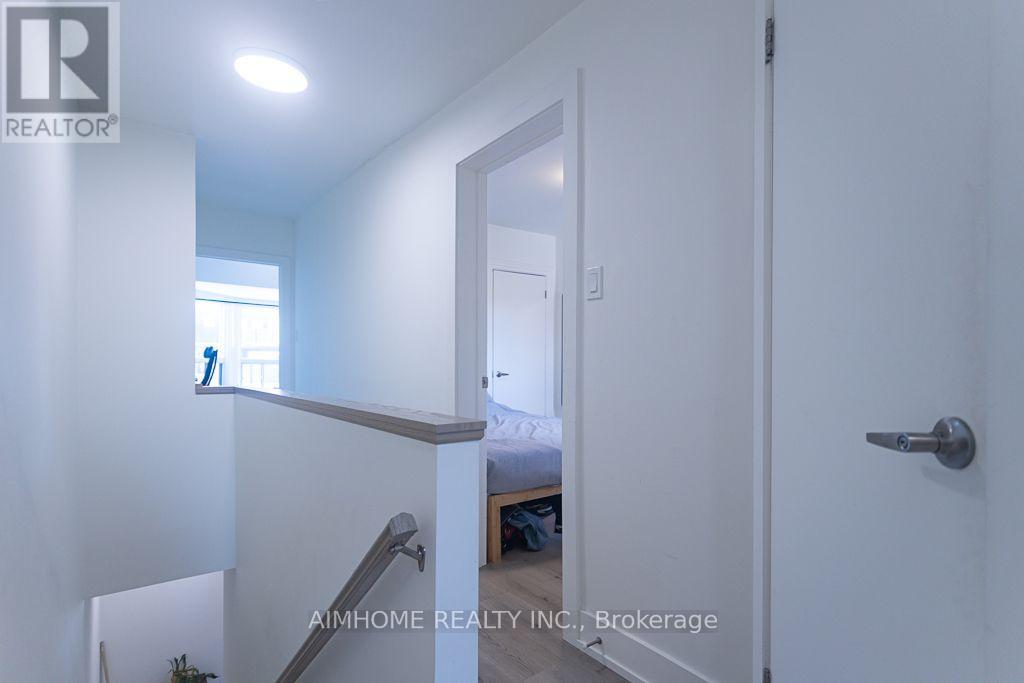 6 Macklem Avenue, Toronto, Ontario  M6J 3M2 - Photo 11 - C13544960