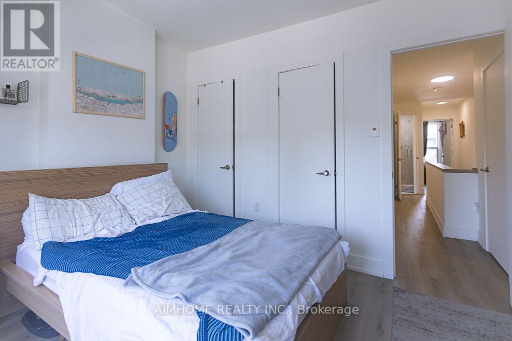 6 Macklem Avenue, Toronto, Ontario  M6J 3M2 - Photo 15 - C13544960