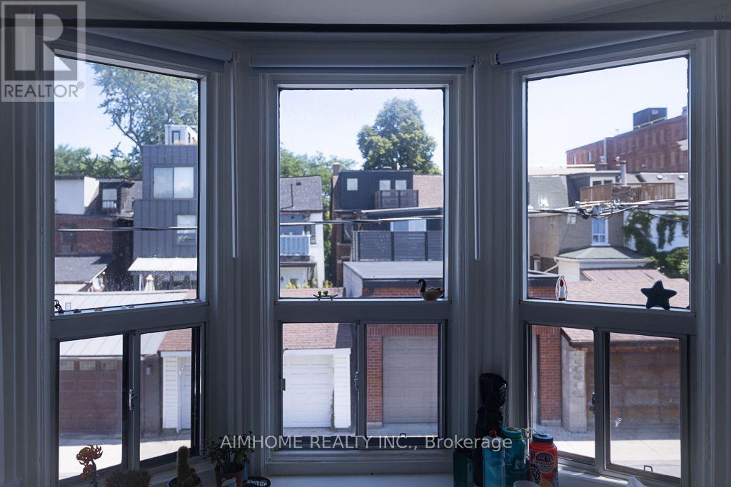 6 Macklem Avenue, Toronto, Ontario  M6J 3M2 - Photo 17 - C13544960