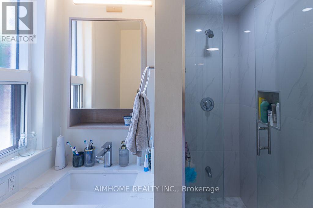 6 Macklem Avenue, Toronto, Ontario  M6J 3M2 - Photo 21 - C13544960