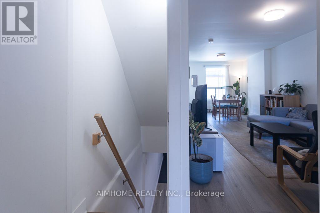 6 Macklem Avenue, Toronto, Ontario  M6J 3M2 - Photo 22 - C13544960