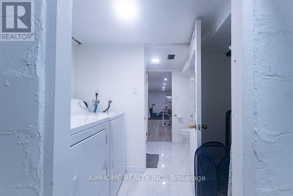 6 Macklem Avenue, Toronto, Ontario  M6J 3M2 - Photo 29 - C13544960