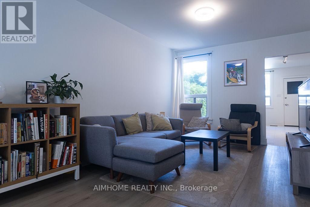 6 Macklem Avenue, Toronto, Ontario  M6J 3M2 - Photo 6 - C13544960