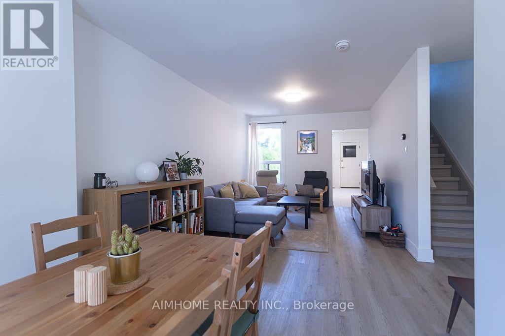 6 Macklem Avenue, Toronto, Ontario  M6J 3M2 - Photo 7 - C13544960