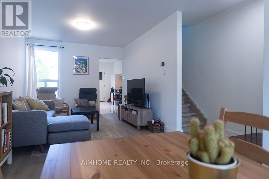 6 Macklem Avenue, Toronto, Ontario  M6J 3M2 - Photo 8 - C13544960