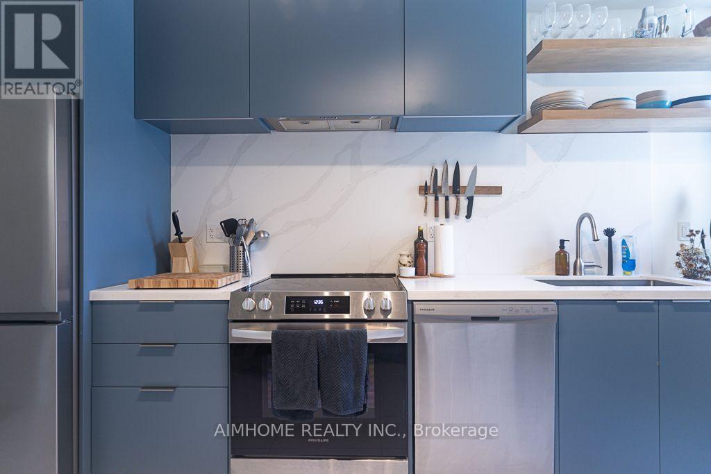 6 Macklem Avenue, Toronto, Ontario  M6J 3M2 - Photo 9 - C13544960
