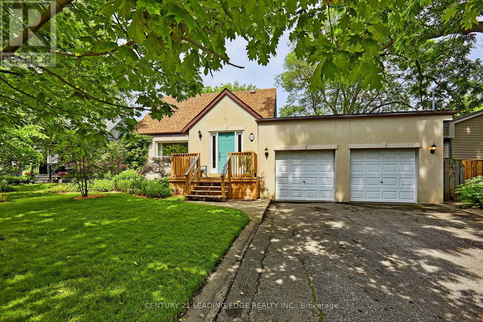 19 SCARBORO CRESCENT, Toronto (Cliffcrest)