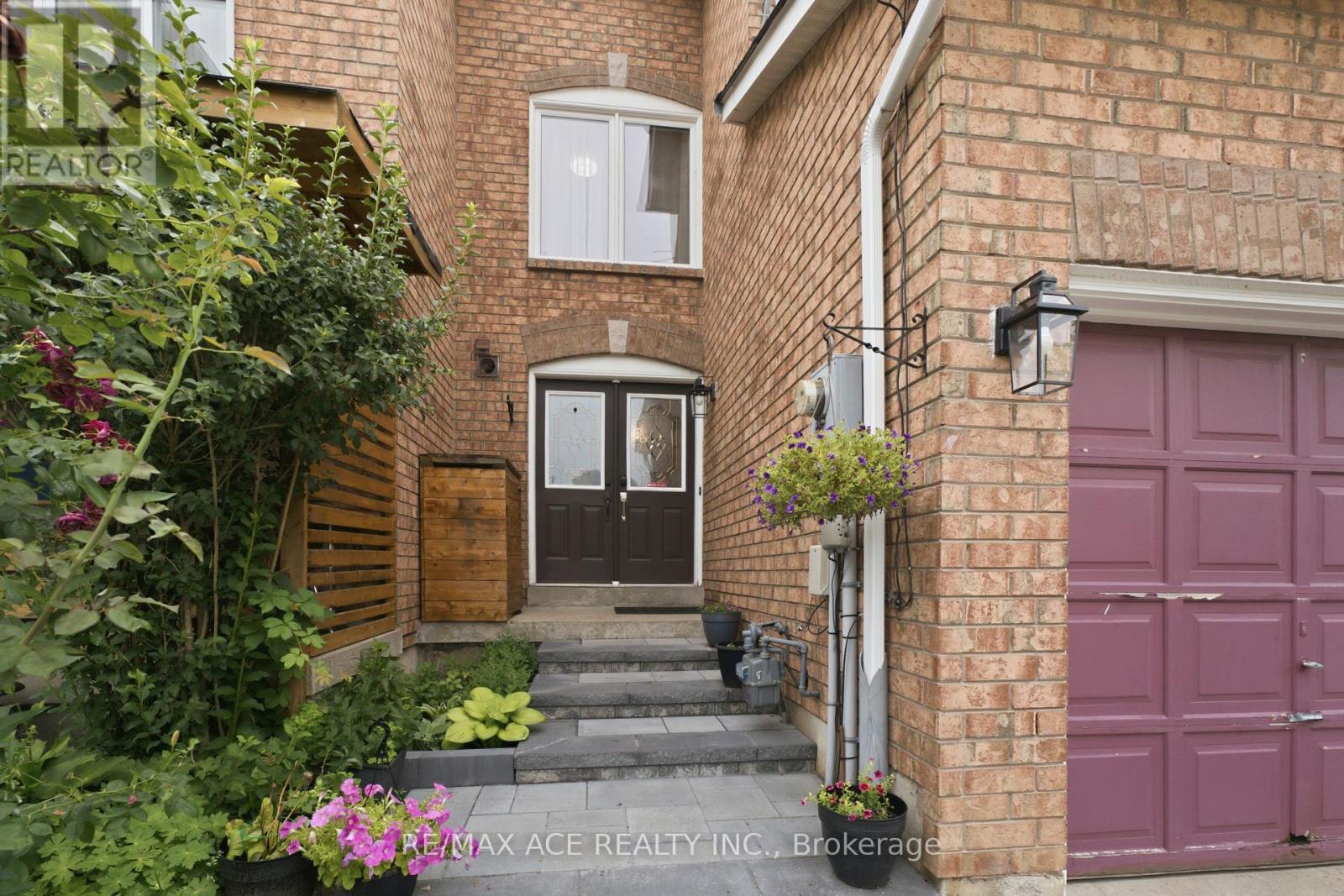 1563 Nipissing Court, Pickering, Ontario  L1V 6T9 - Photo 3 - E13545112