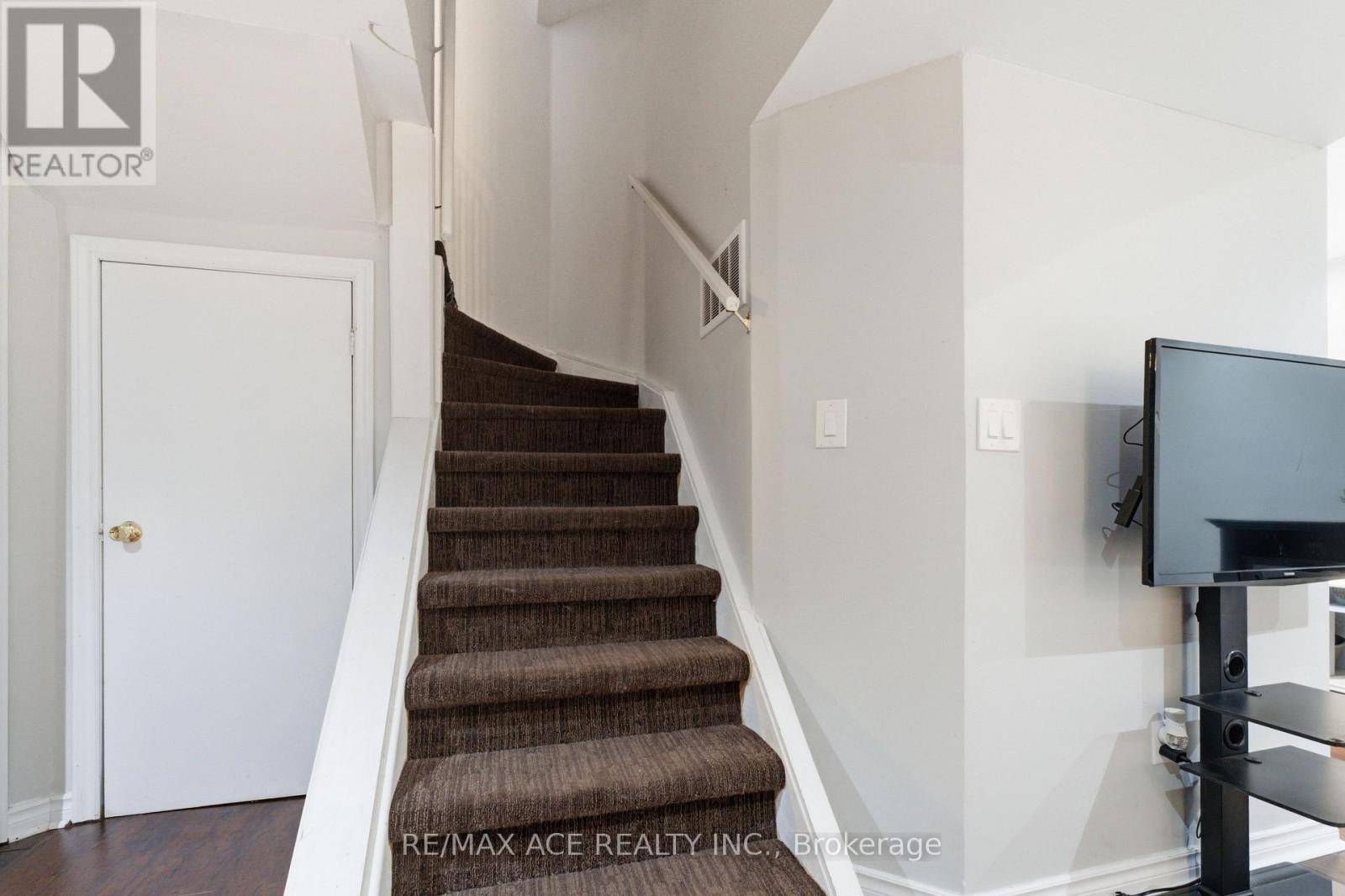 1563 Nipissing Court, Pickering, Ontario  L1V 6T9 - Photo 35 - E13545112