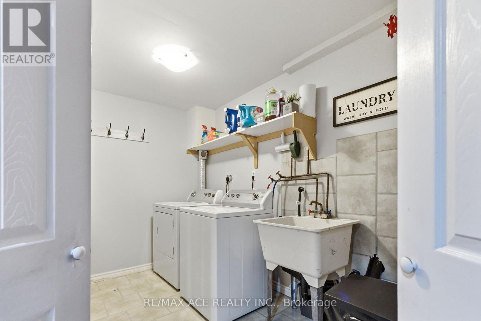 1563 Nipissing Court, Pickering, Ontario  L1V 6T9 - Photo 41 - E13545112
