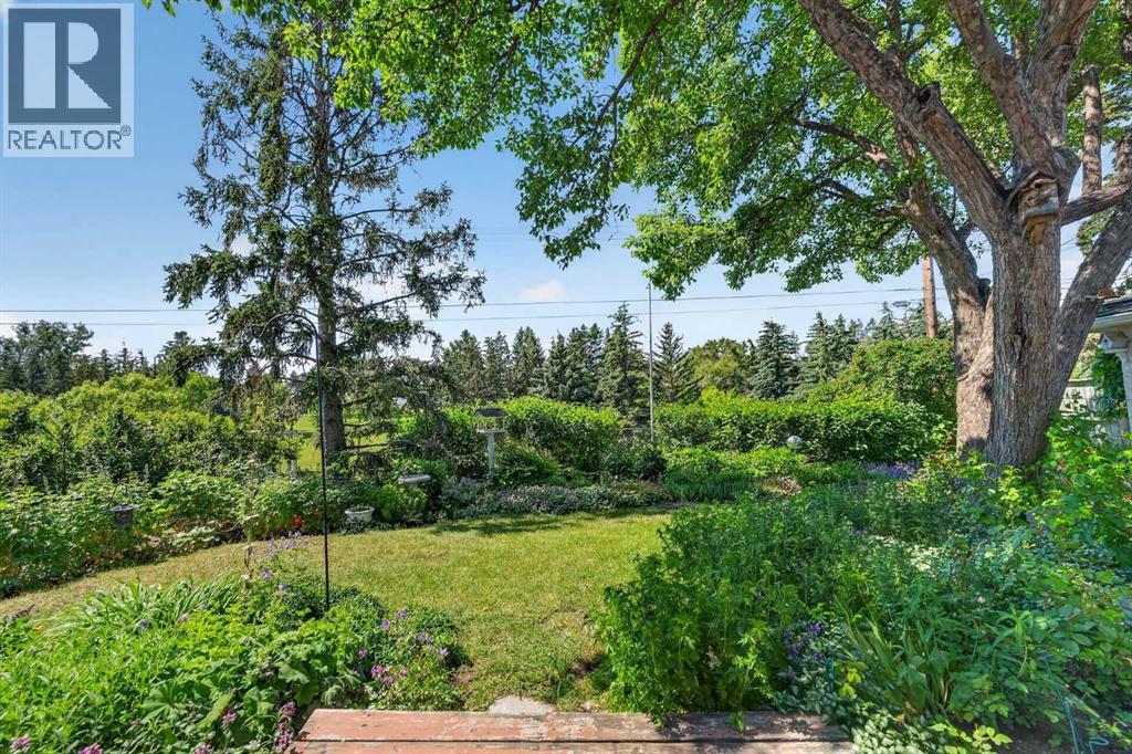 819 Thorneycroft Drive NW, Calgary, Alberta  T2K 3K5 - Photo 35 - A2325893