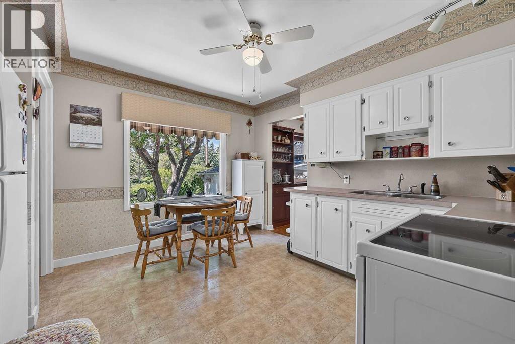 819 Thorneycroft Drive NW, Calgary, Alberta  T2K 3K5 - Photo 20 - A2325893