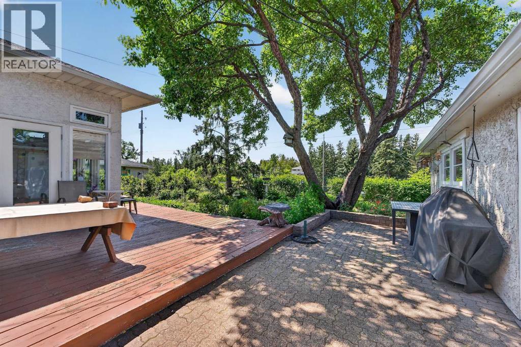 819 Thorneycroft Drive NW, Calgary, Alberta  T2K 3K5 - Photo 31 - A2325893
