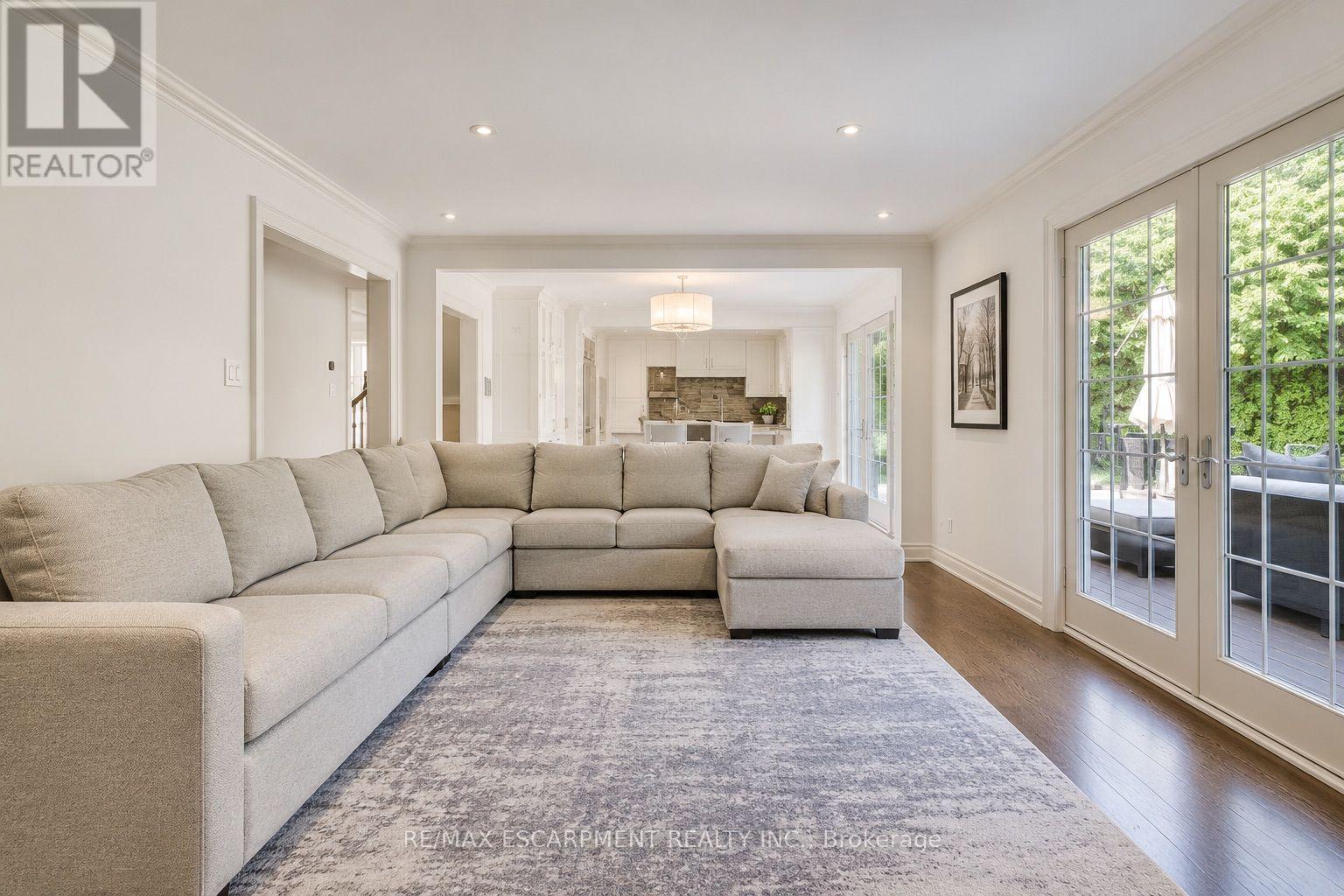 1251 Lakeshore Road E, Oakville, Ontario  L6J 1L5 - Photo 12 - W13544916