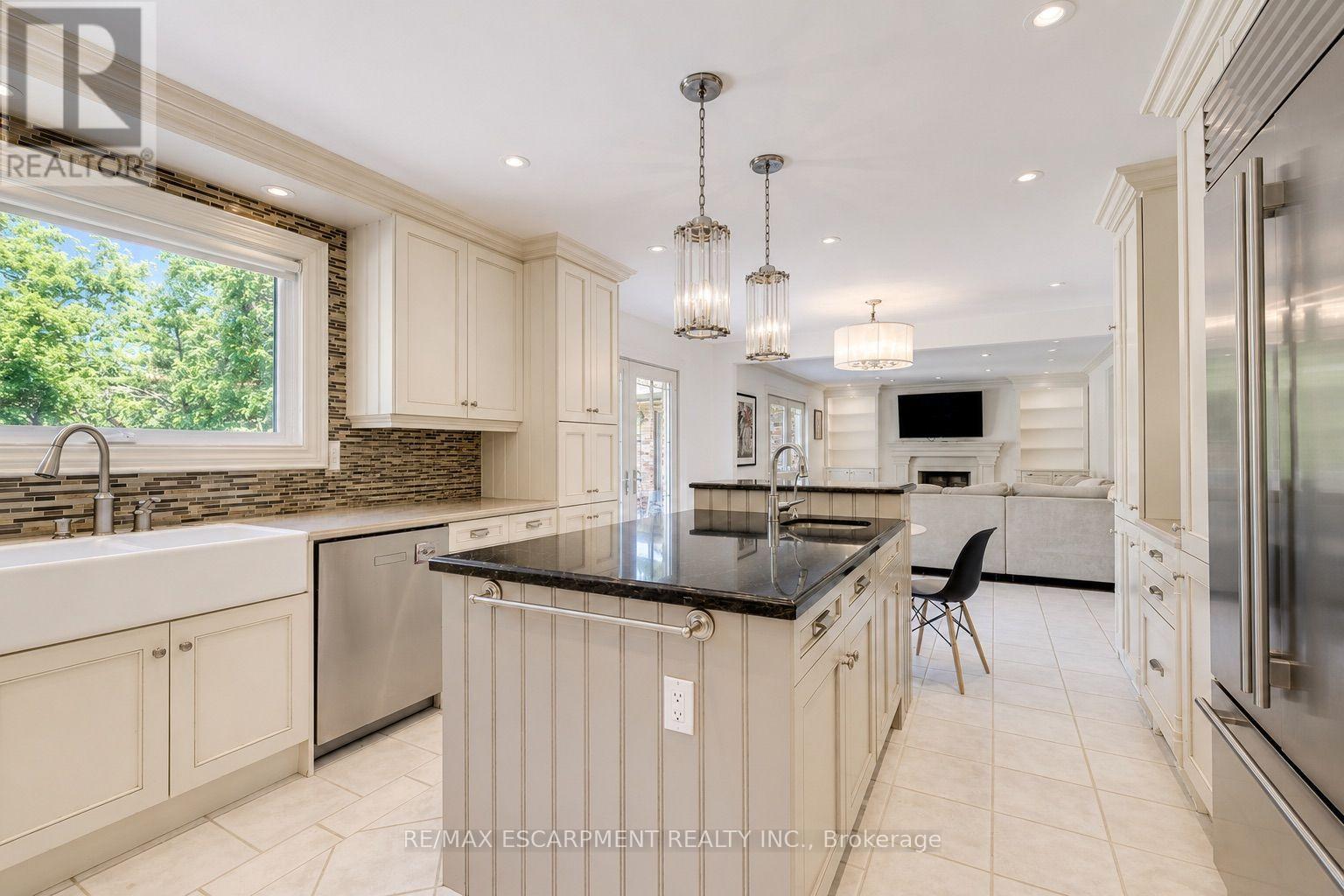 1251 Lakeshore Road E, Oakville, Ontario  L6J 1L5 - Photo 13 - W13544916