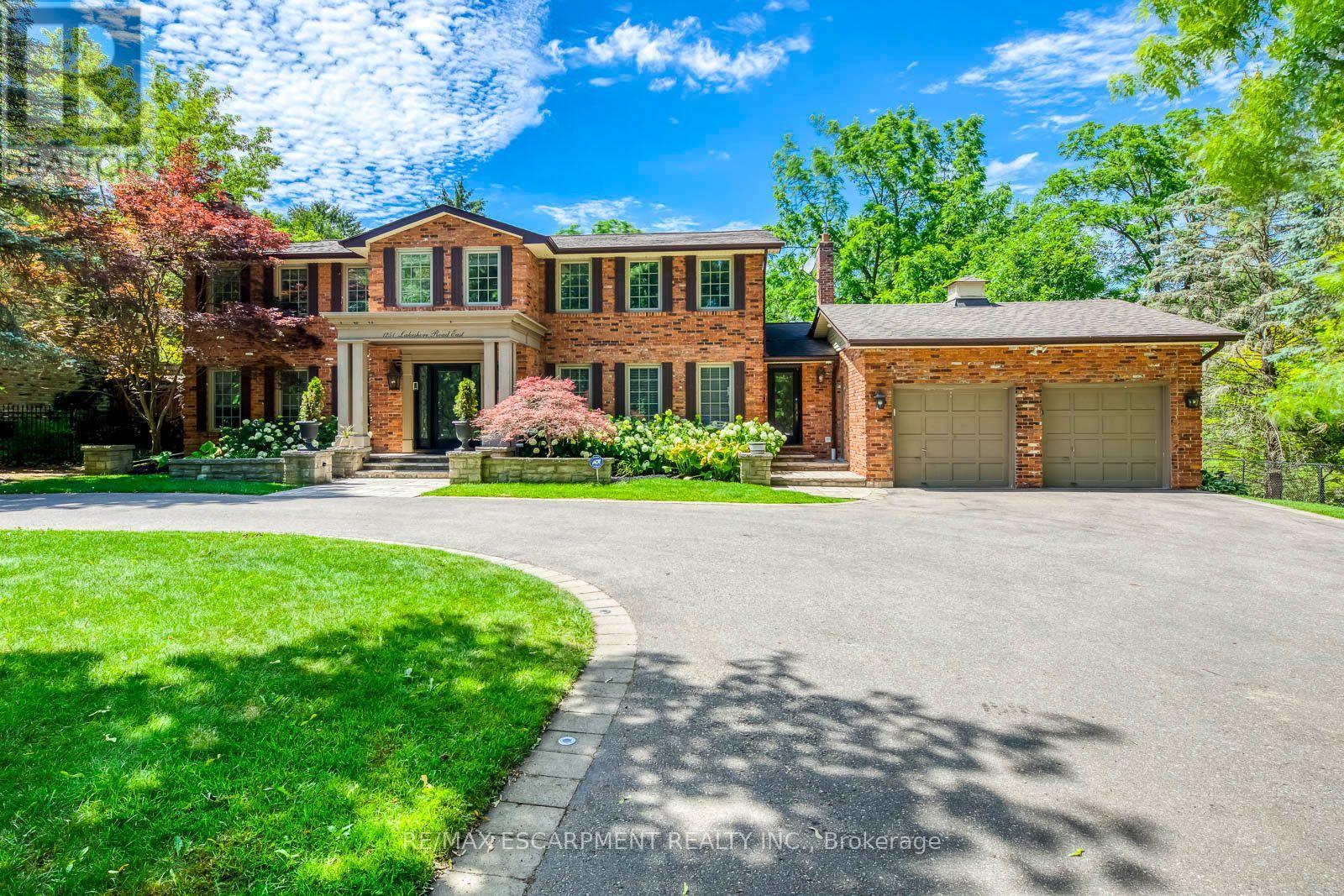 1251 Lakeshore Road E, Oakville, Ontario  L6J 1L5 - Photo 2 - W13544916
