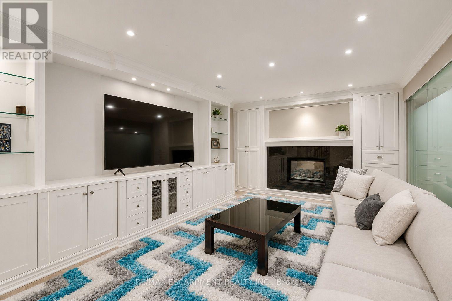 1251 Lakeshore Road E, Oakville, Ontario  L6J 1L5 - Photo 31 - W13544916