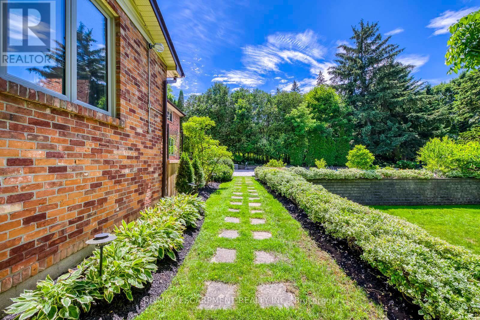1251 Lakeshore Road E, Oakville, Ontario  L6J 1L5 - Photo 47 - W13544916