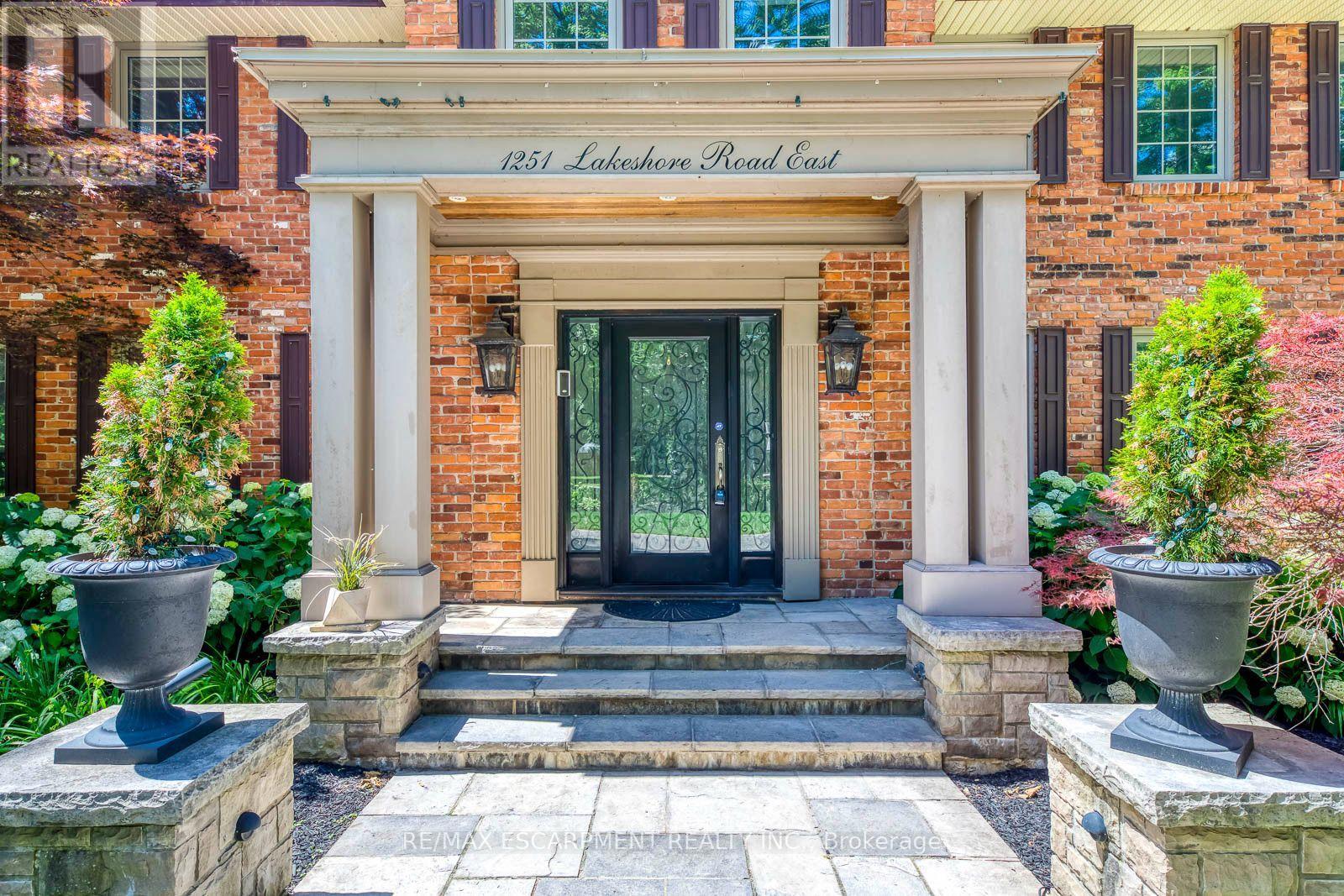 1251 Lakeshore Road E, Oakville, Ontario  L6J 1L5 - Photo 5 - W13544916