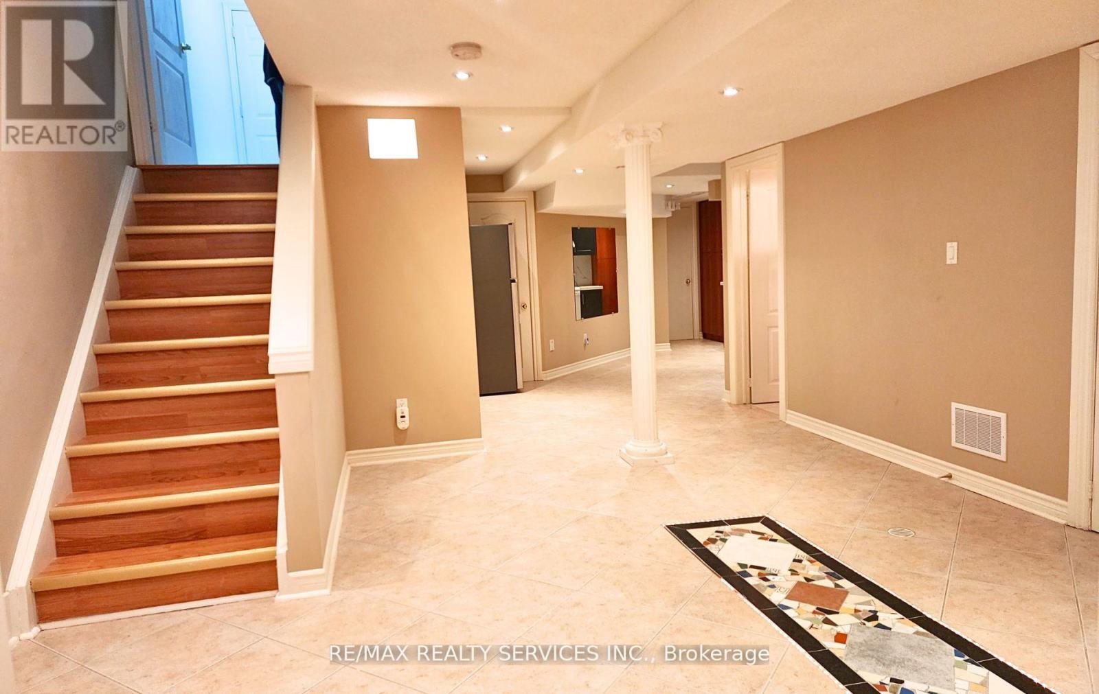 Bsmt - 387 Rocca Court, Mississauga, Ontario L5W 1V1 - Photo 2 - W13544976