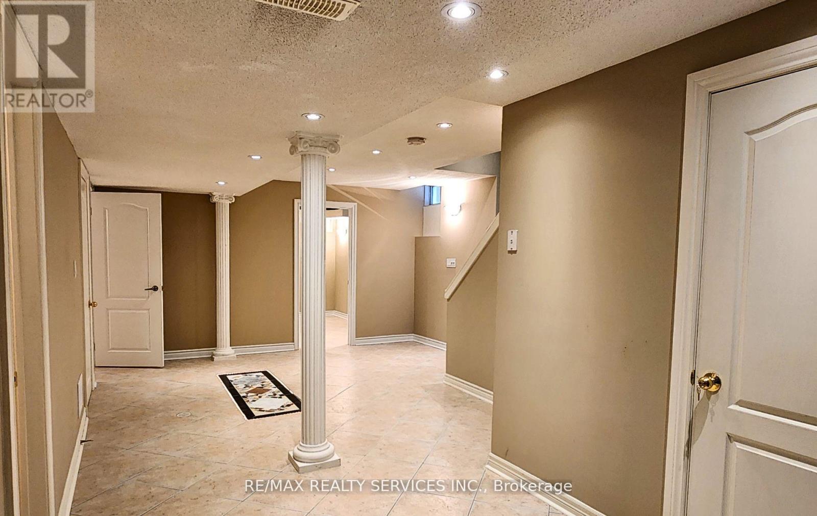 Bsmt - 387 Rocca Court, Mississauga, Ontario L5W 1V1 - Photo 3 - W13544976