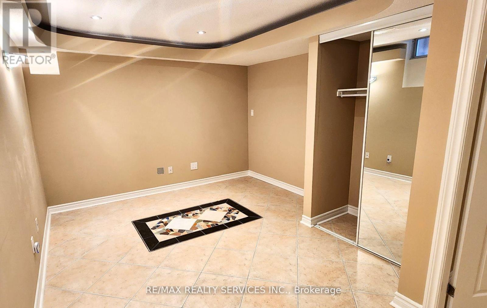 Bsmt - 387 Rocca Court, Mississauga, Ontario L5W 1V1 - Photo 5 - W13544976