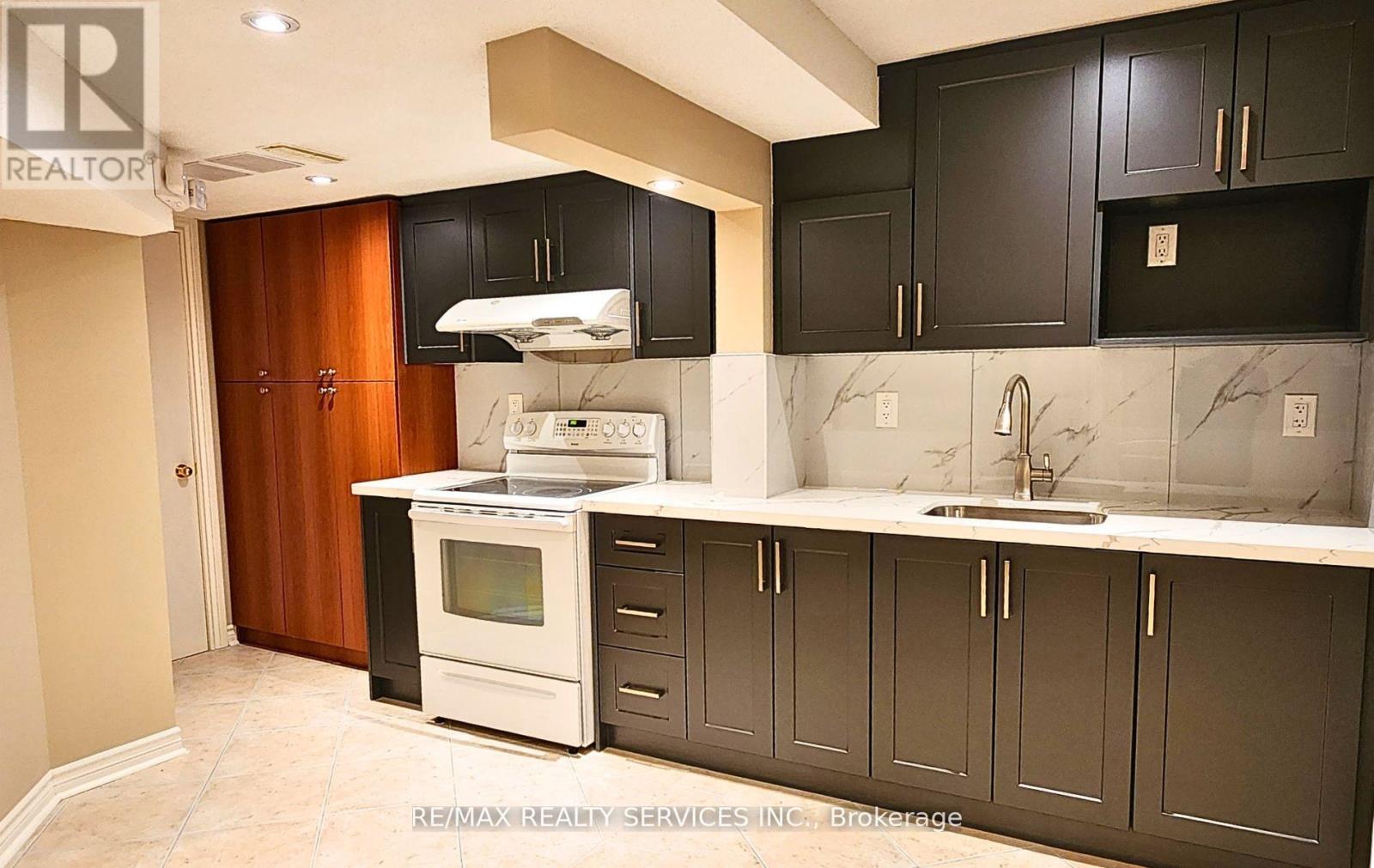 Bsmt - 387 Rocca Court, Mississauga, Ontario L5W 1V1 - Photo 7 - W13544976