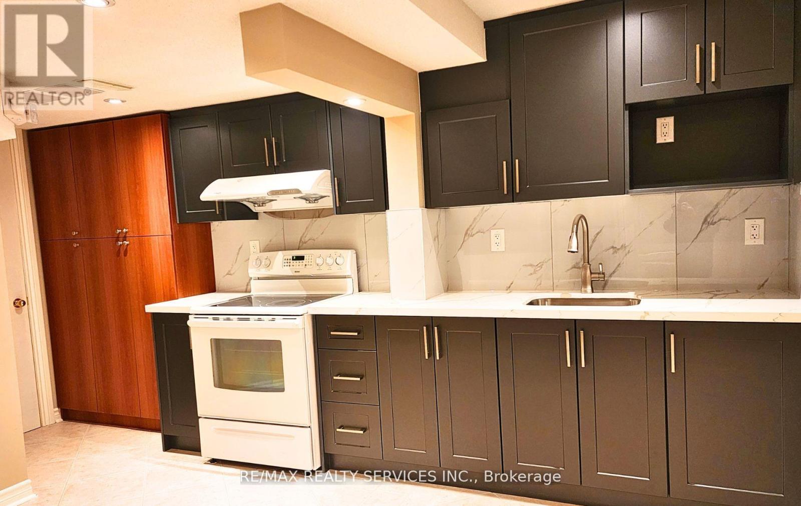 Bsmt - 387 Rocca Court, Mississauga, Ontario L5W 1V1 - Photo 8 - W13544976