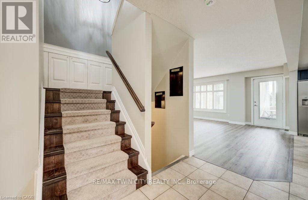 123 Forest Edge Trail, Kitchener, Ontario  N2P 2L8 - Photo 4 - X13544928