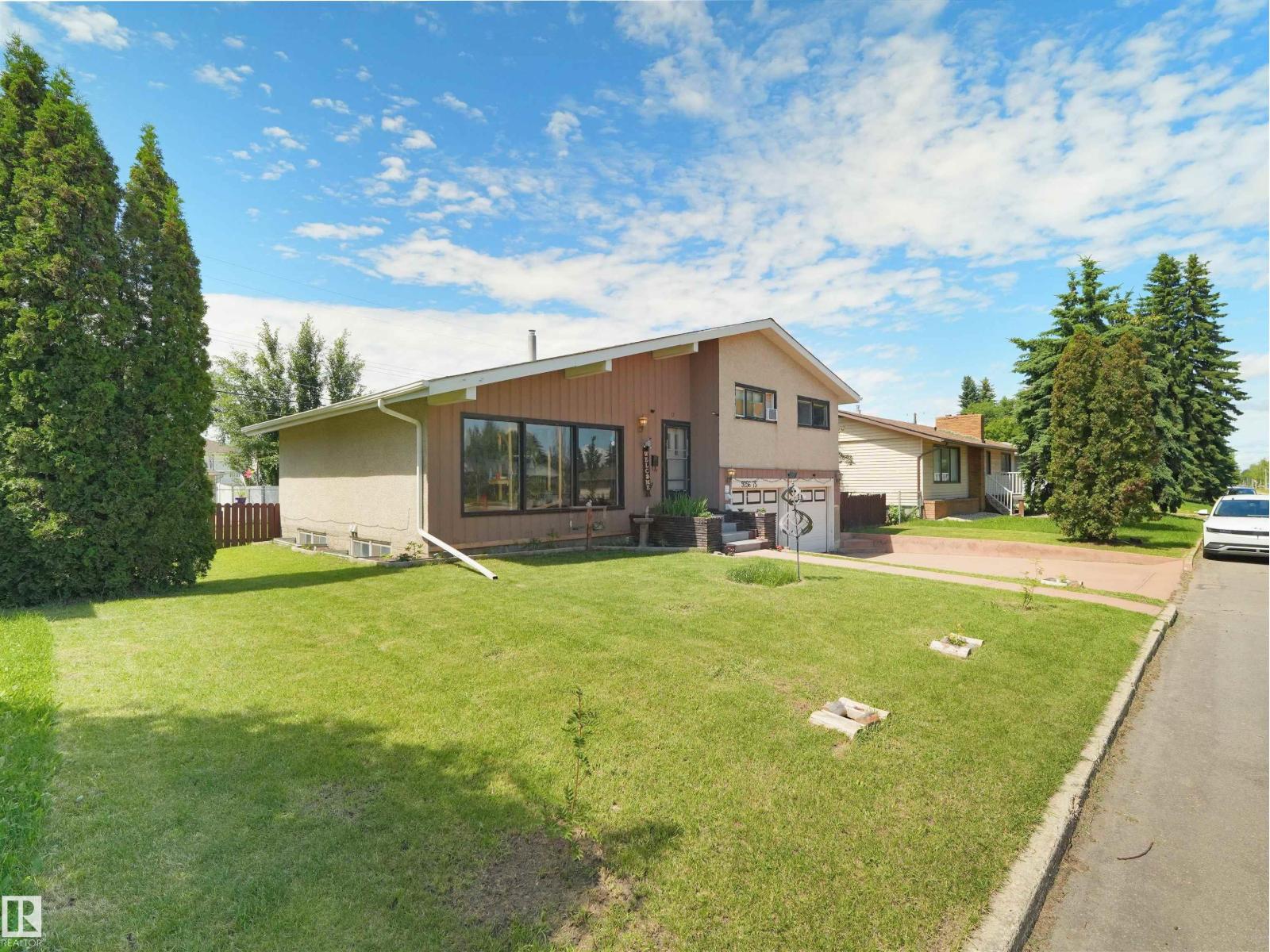 9256 75 St NW, Edmonton, Alberta  T6C 2H4 - Photo 3 - E4497957