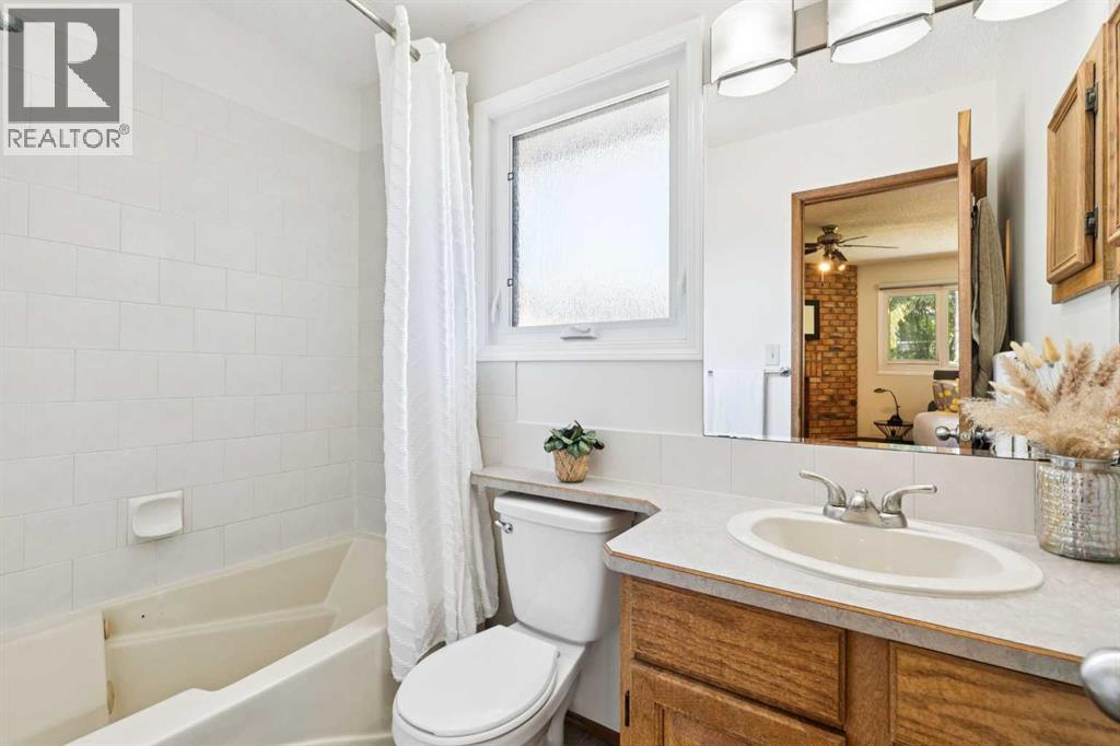 272 Woodfield Road SW, Calgary, Alberta  T2W 3V9 - Photo 26 - A2327693