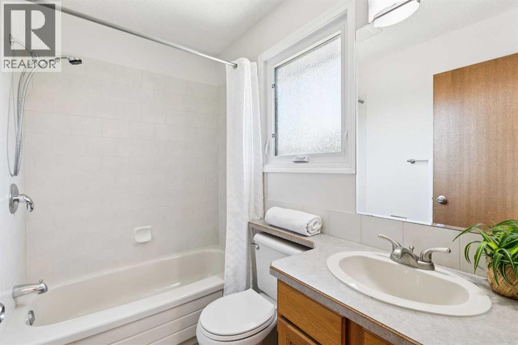 272 Woodfield Road SW, Calgary, Alberta  T2W 3V9 - Photo 30 - A2327693