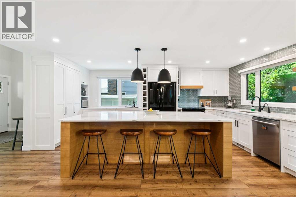 272 Woodfield Road SW, Calgary, Alberta  T2W 3V9 - Photo 4 - A2327693
