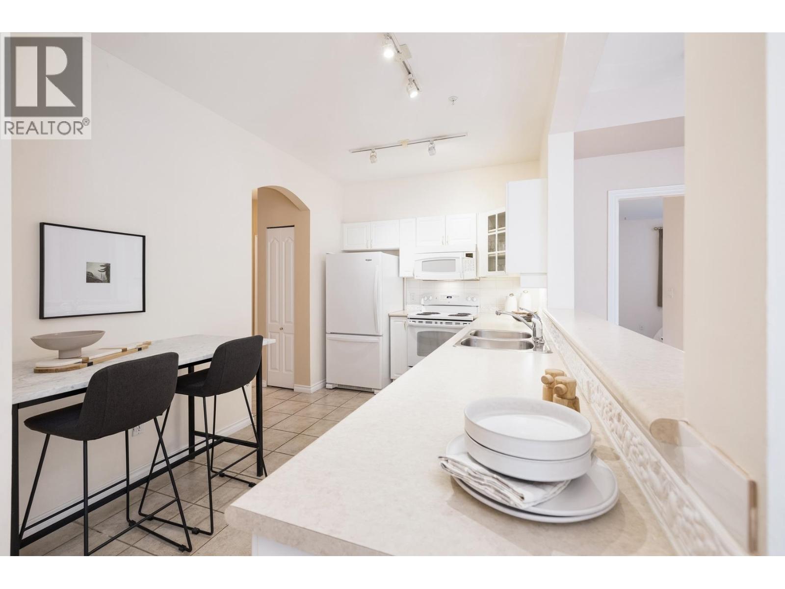 206 678 W Queens Road, North Vancouver, British Columbia  V7N 2L3 - Photo 17 - R3144681