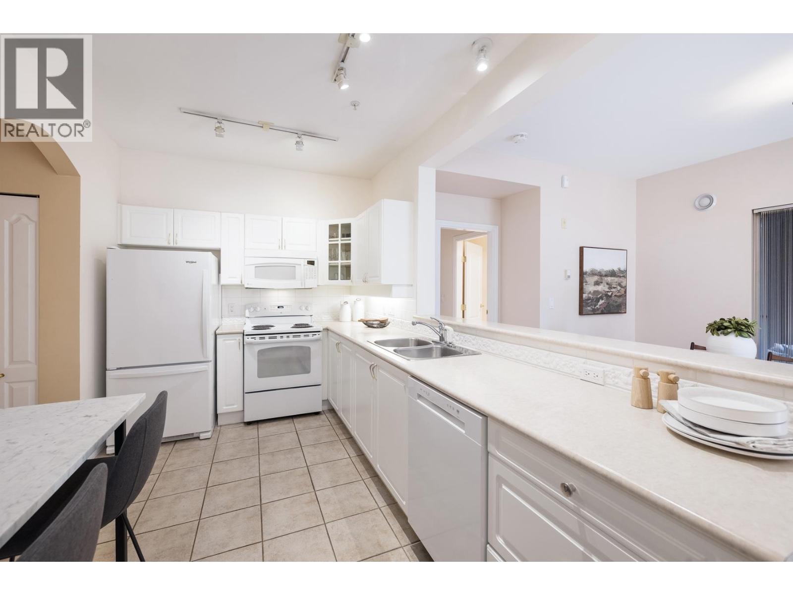 206 678 W Queens Road, North Vancouver, British Columbia  V7N 2L3 - Photo 18 - R3144681