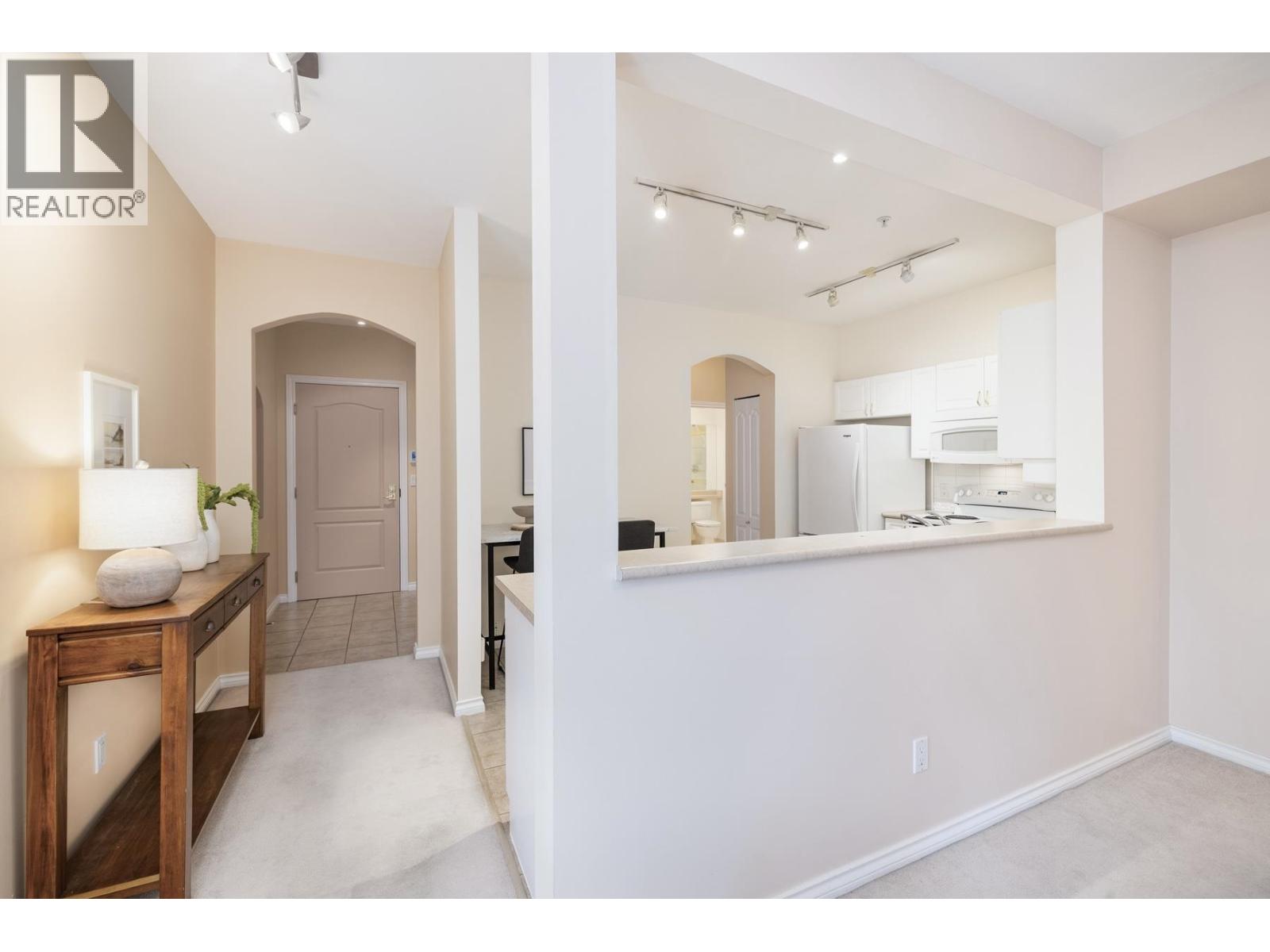 206 678 W Queens Road, North Vancouver, British Columbia  V7N 2L3 - Photo 9 - R3144681