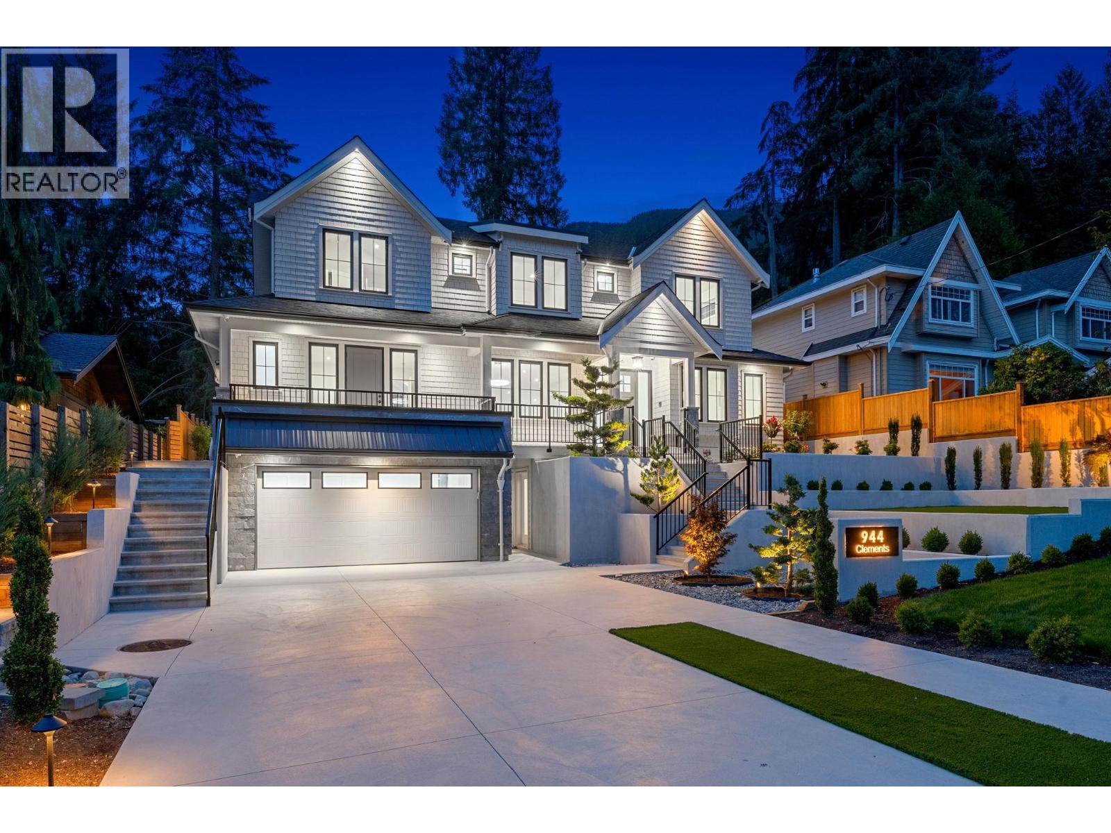 944 Clements Avenue, North Vancouver, British Columbia  V7R 2K7 - Photo 2 - R3144673