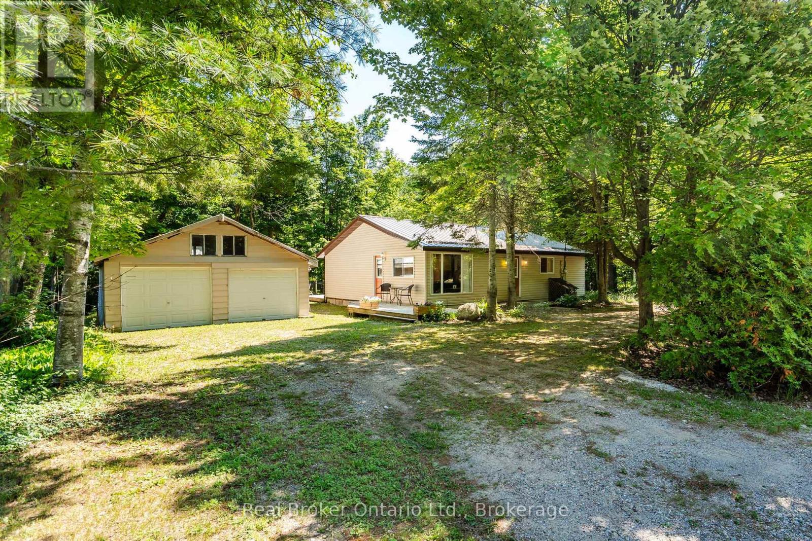 2141 CHAMPLAIN ROAD, Tiny