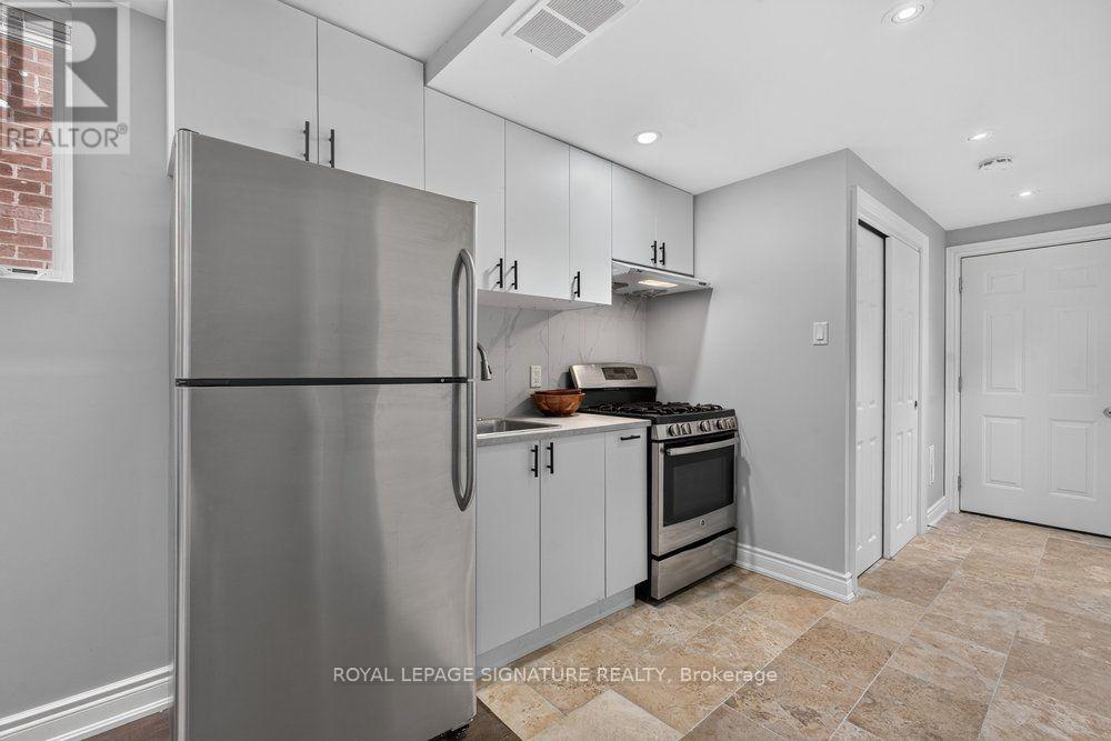Lower - 61b Bexhill Avenue, Toronto, Ontario M1L 3B7 - Photo 8 - E13545340