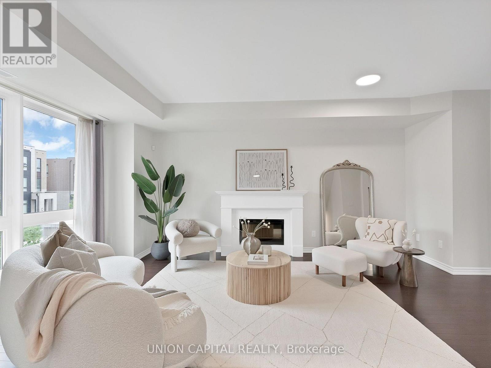 45 Lord Melborne Street, Markham, Ontario  L6C 0Z6 - Photo 3 - N13545238