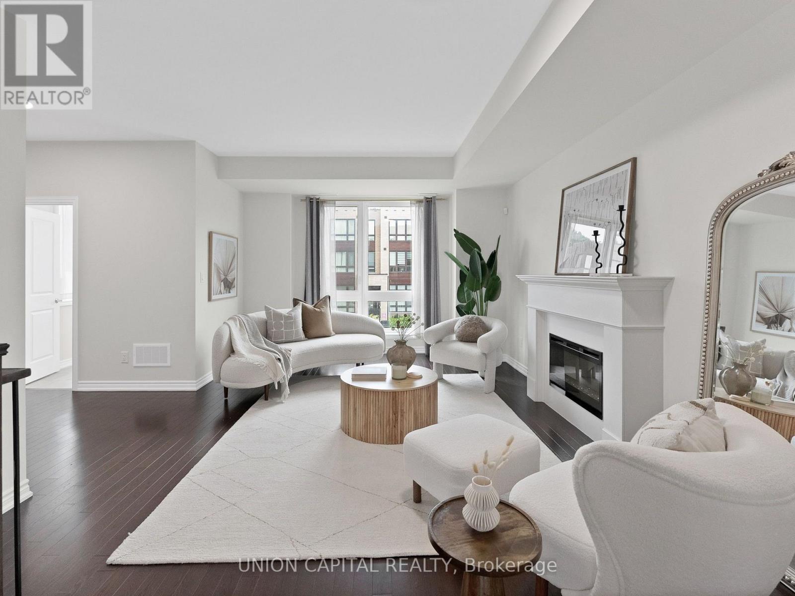 45 Lord Melborne Street, Markham, Ontario  L6C 0Z6 - Photo 4 - N13545238