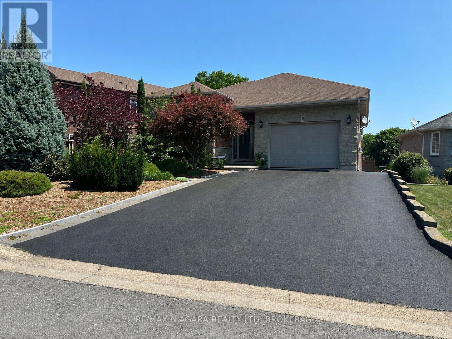 31 HILLCREST ROAD, Port Colborne, Ontario