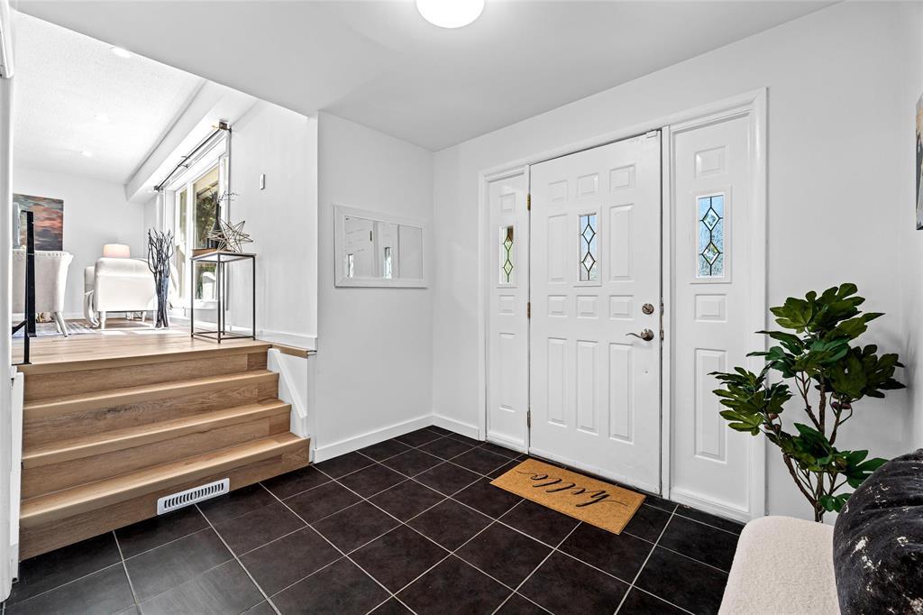133 Arrowwood Drive, Winnipeg, Manitoba  R2V 2R3 - Photo 2 - 202614833