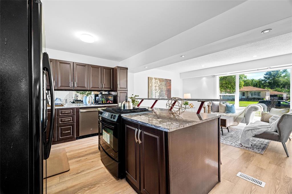133 Arrowwood Drive, Winnipeg, Manitoba  R2V 2R3 - Photo 4 - 202614833