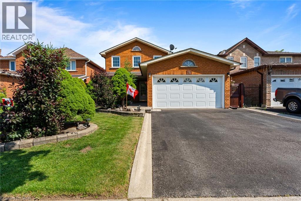8 COCHRANE Avenue, Brampton, Ontario