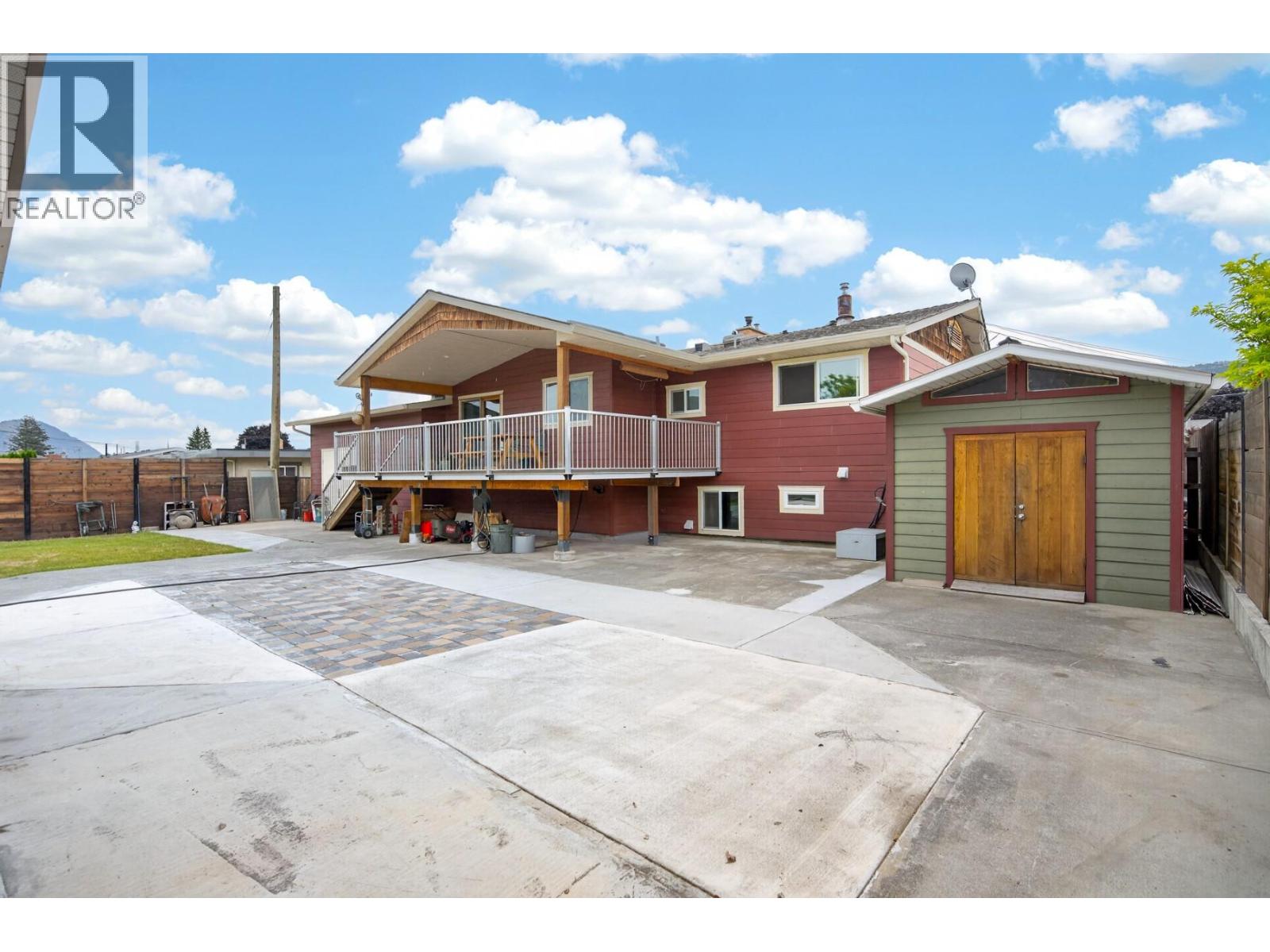 2270 Young Avenue — photo 32