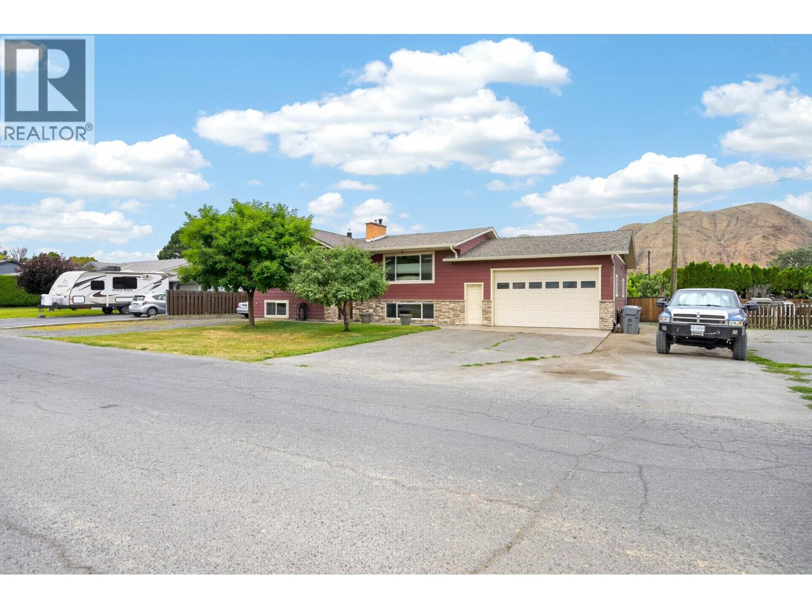 2270 Young Avenue — photo 41
