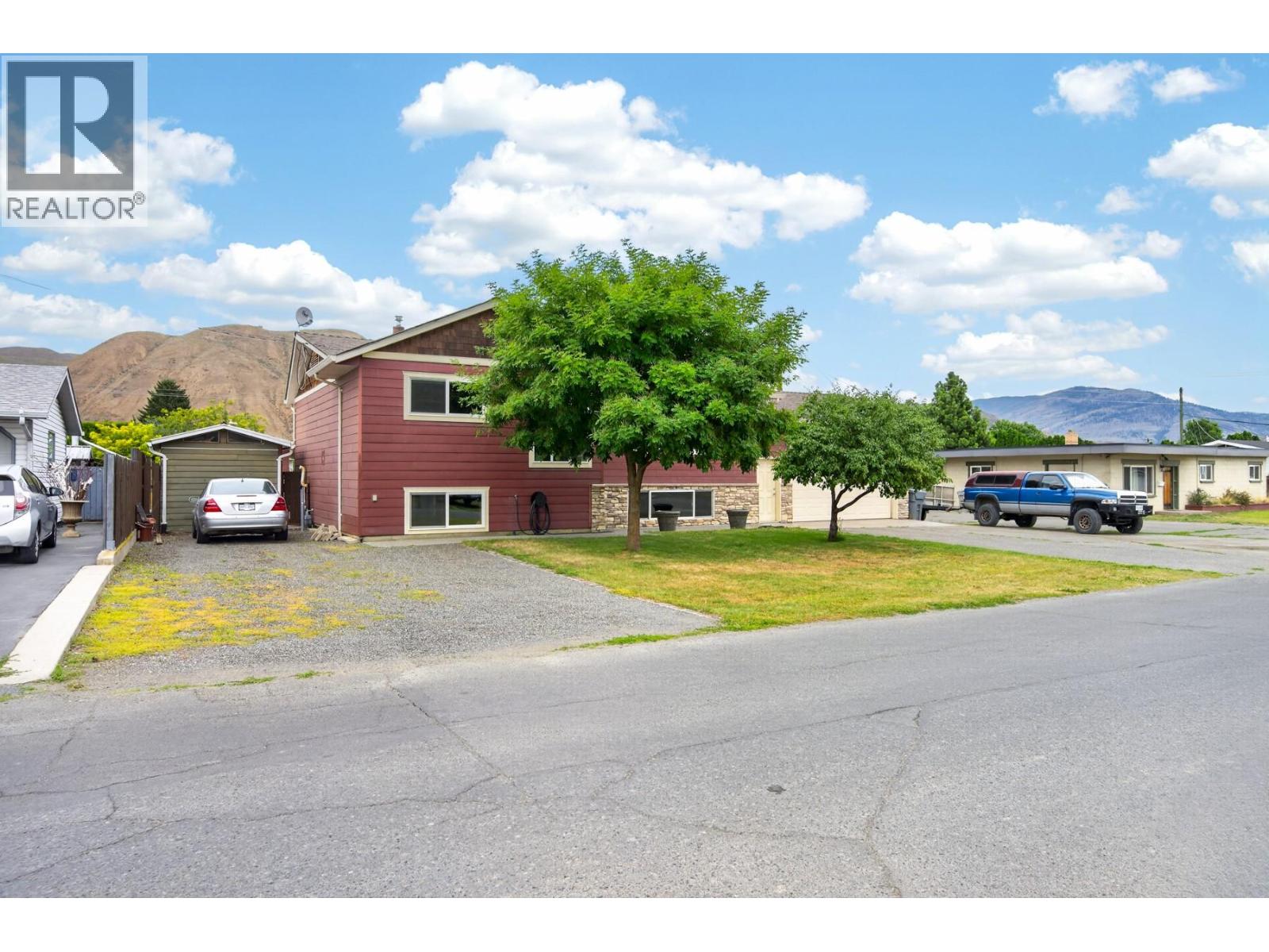2270 Young Avenue — photo 40
